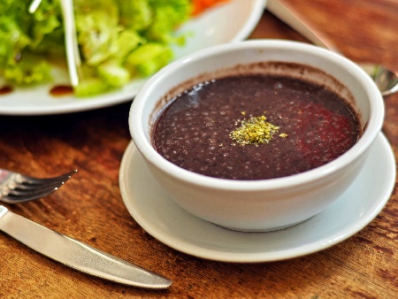 Испанска крем супа от черен боб - снимка на рецептата
